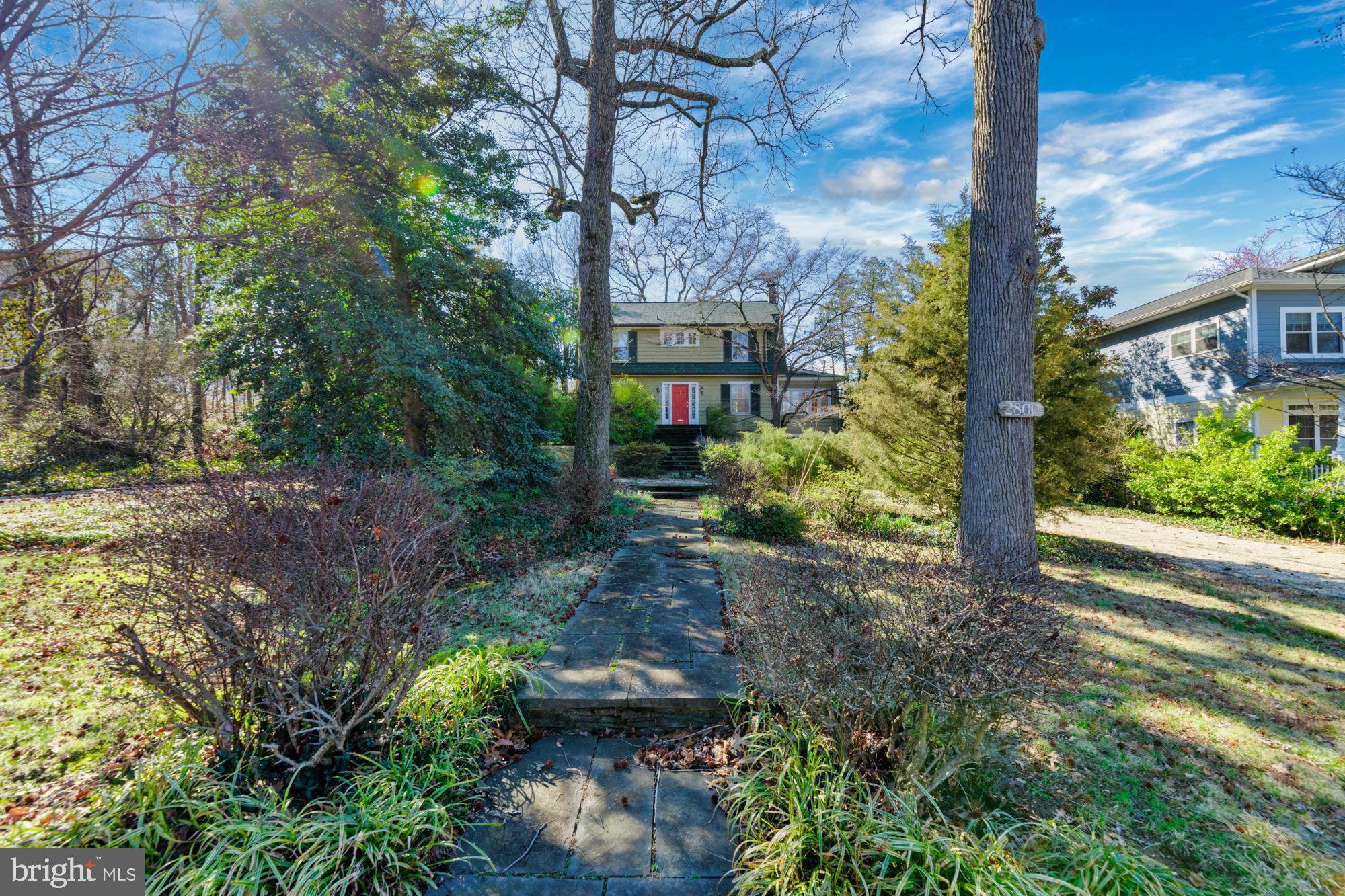 2800 Russell Road Alexandria, VA 22305 - Photo 3 of 48 Large lot with mature trees and plantings