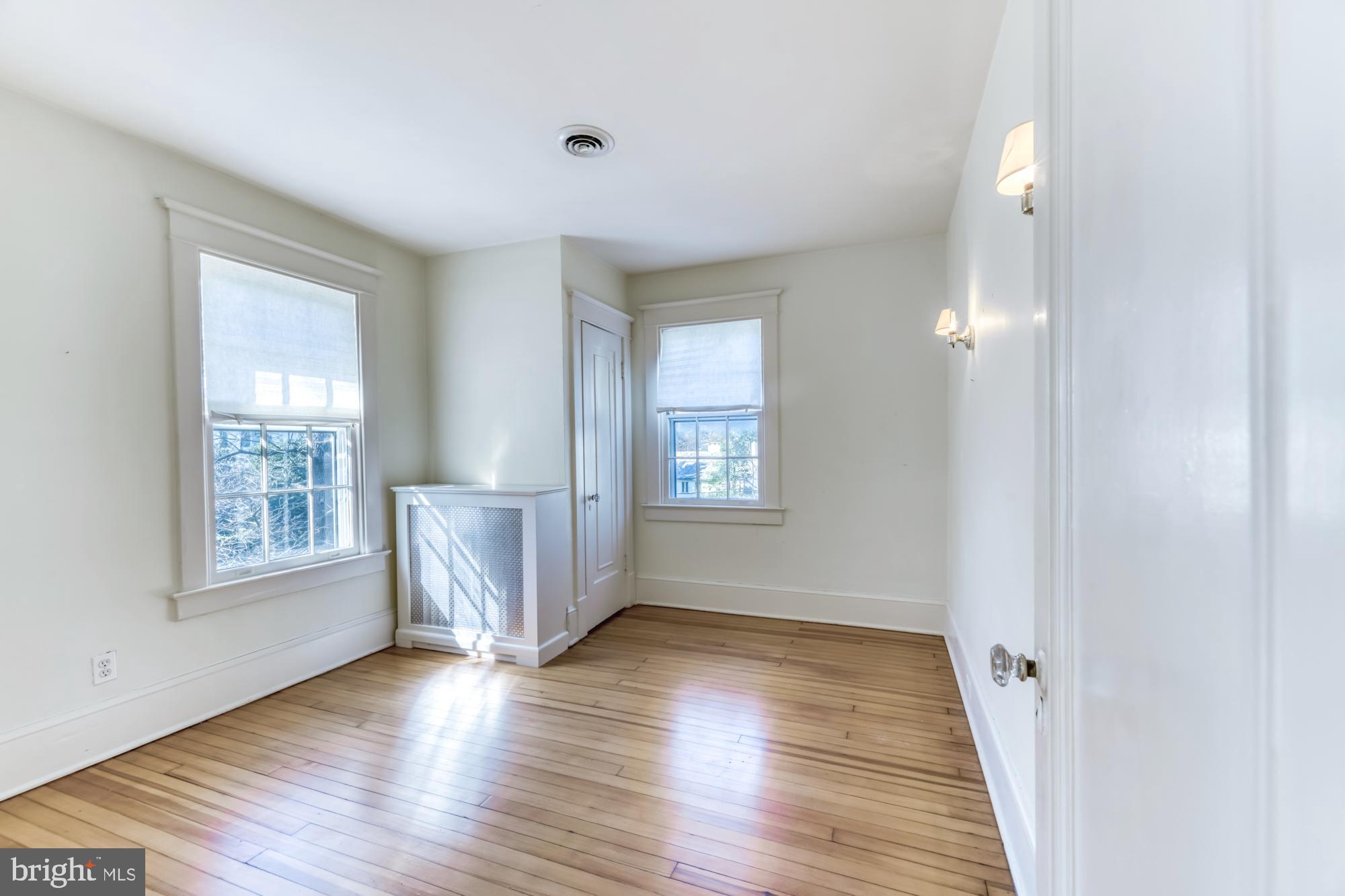 2800 Russell Road Alexandria, VA 22305 - Photo 31 of 48 Bedroom #3