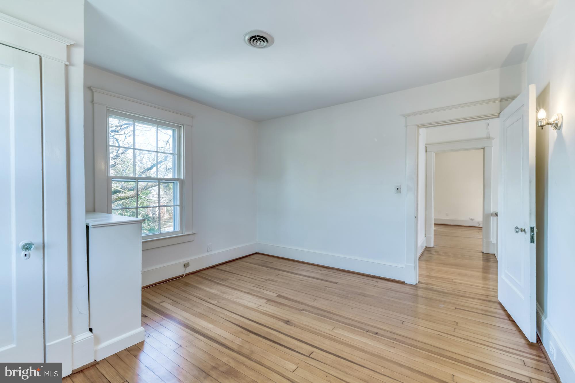 2800 Russell Road Alexandria, VA 22305 - Photo 33 of 48 Bedroom #2 , left side front