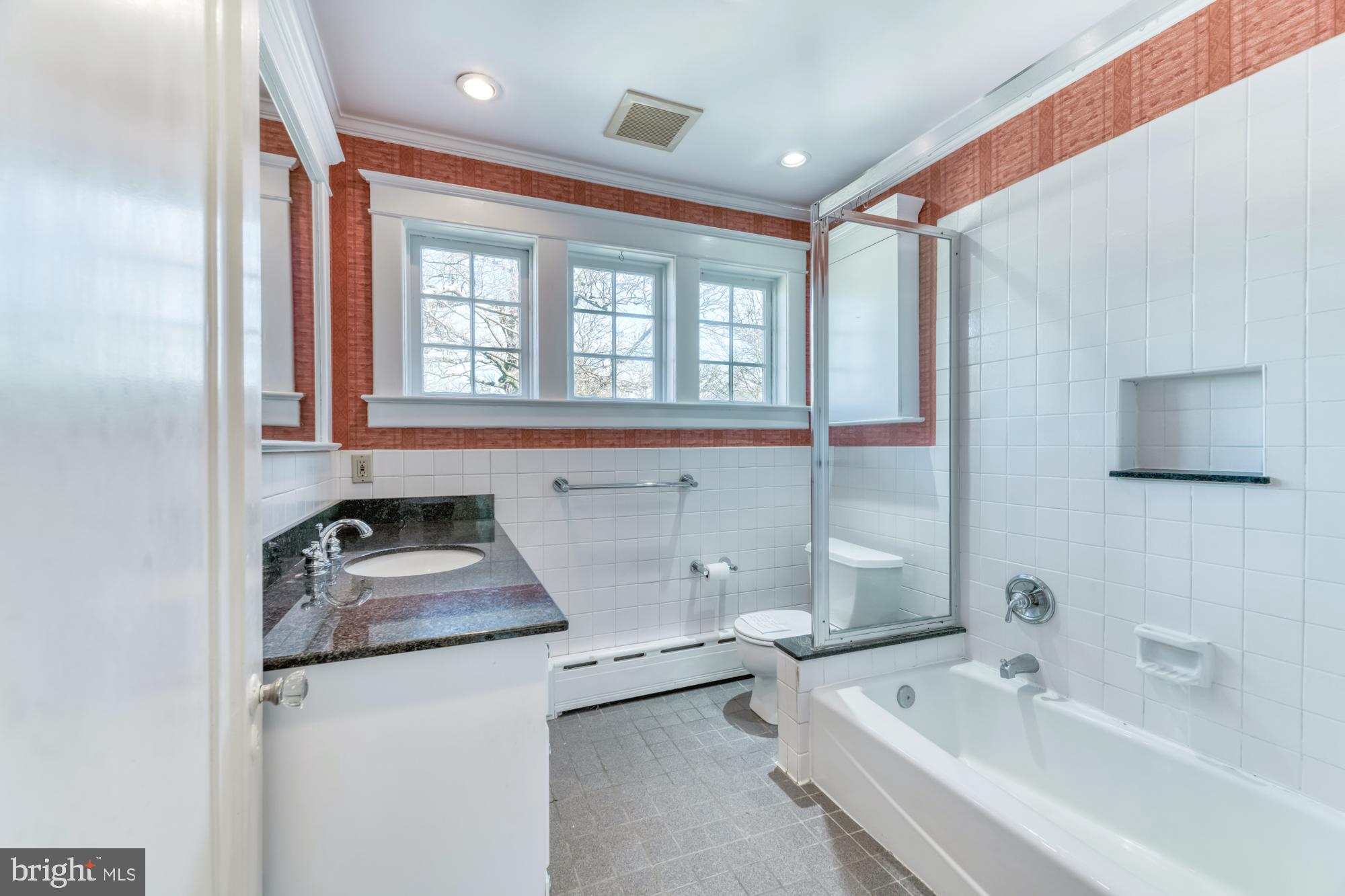 2800 Russell Road Alexandria, VA 22305 - Photo 34 of 48 Full bath