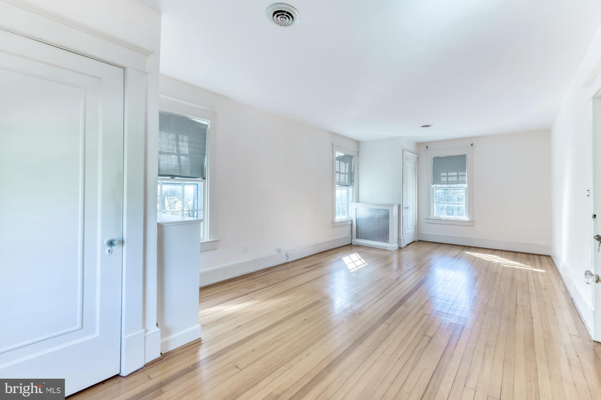 2800 Russell Road Alexandria, VA 22305 - Photo 35 of 48 Primary bedroom