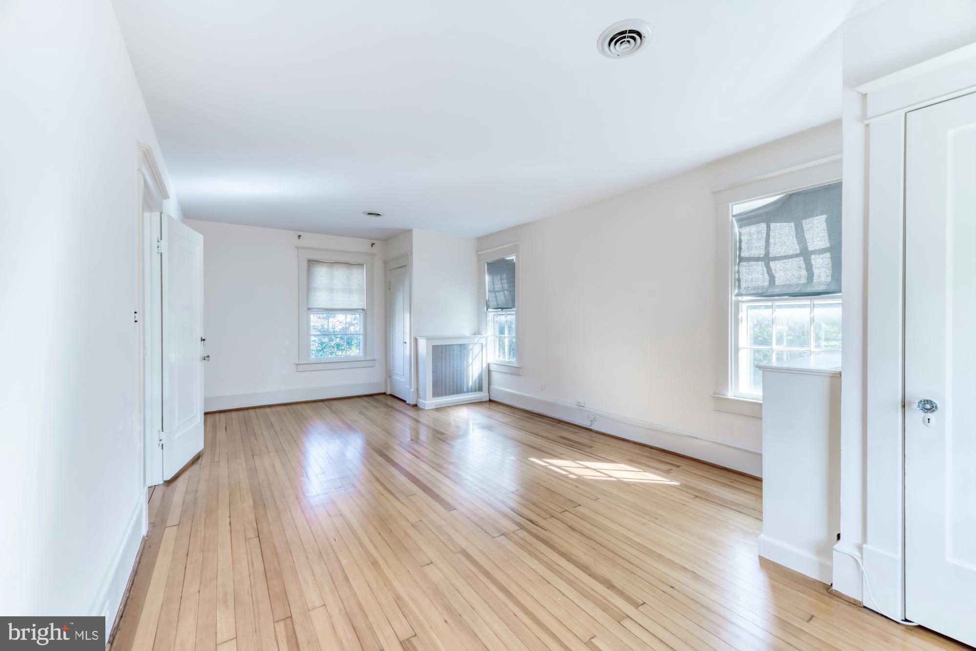2800 Russell Road Alexandria, VA 22305 - Photo 36 of 48 Primary bedroom w 2 closets