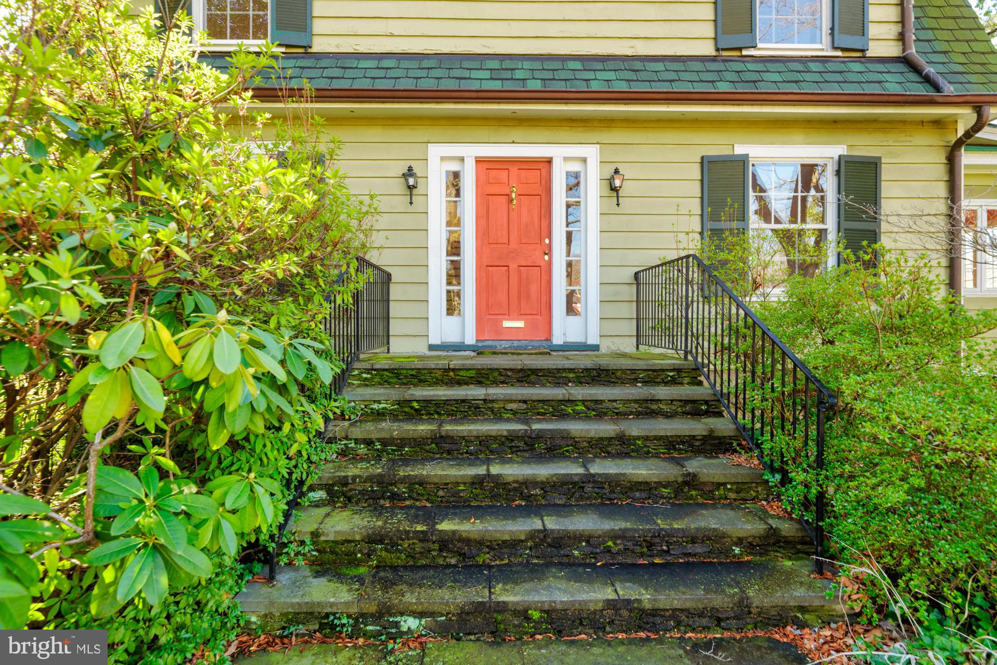 2800 Russell Road Alexandria, VA 22305 - Photo 5 of 48 Welcome home!