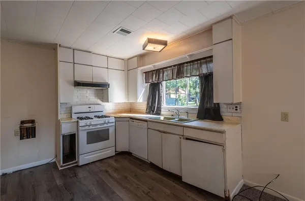 $59,999 | 224 North 3rd Street, Neodesha, KS 66757