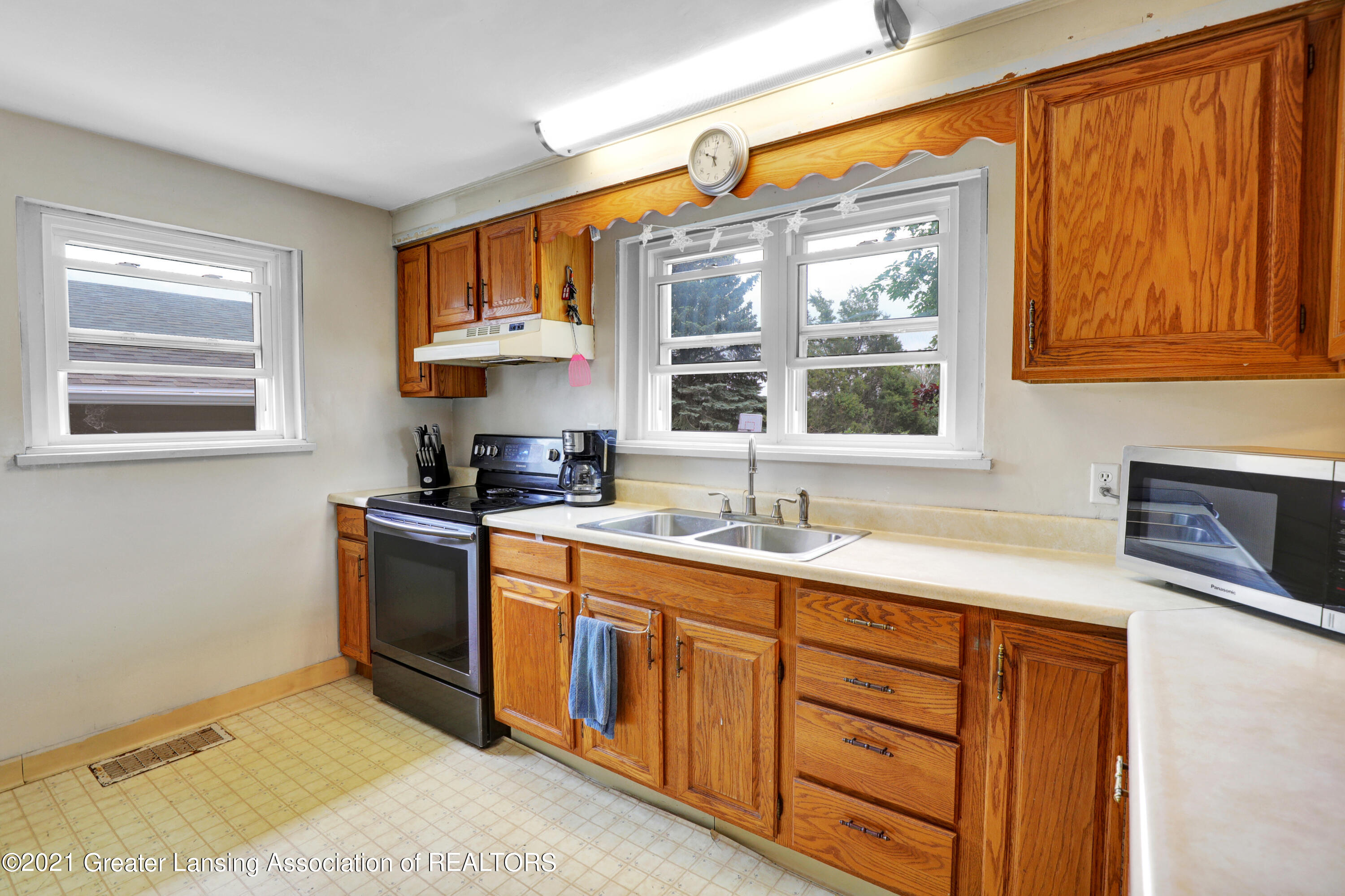 1077 Tuttle Road Mason, MI 48854 - Photo 7 of 34 9I3A9922_3_4