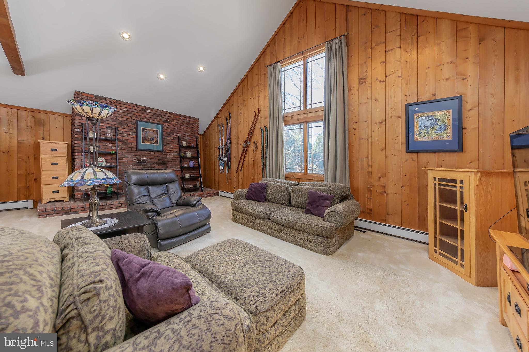 289 Stewart Road Allentown, NJ 08501 - Photo 6 of 41 Cathedral Ceilings