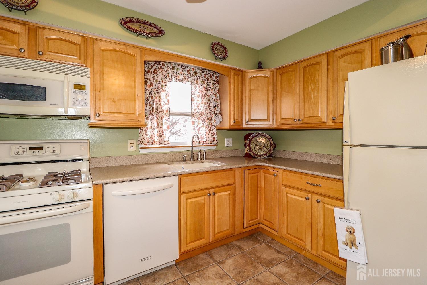 76 Kimberly Road Colonia, NJ 07067 - Photo 9 of 35