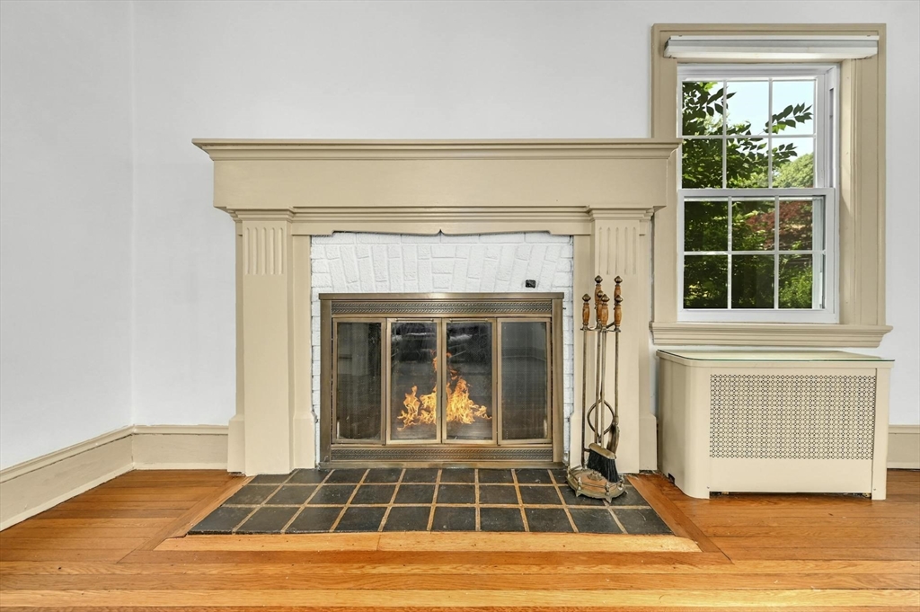 41 Flagg Street Worcester, MA 01602 - Photo 14 of 31 a view of a entryway of the house