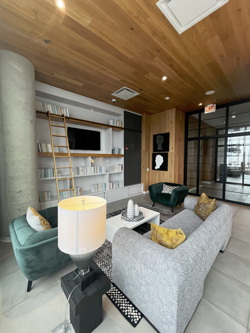 833 North Clark Street, Unit 2408 Chicago, IL 60610 - Photo 21 of 21 a living room with furniture and a flat screen tv