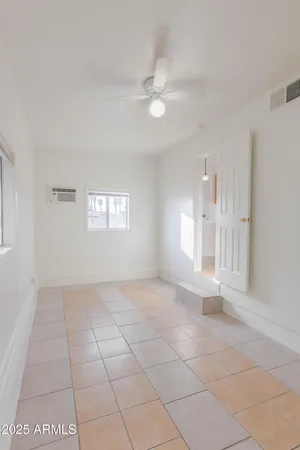 $1,000 | 2032 West Adams Street, Unit 3, Phoenix, AZ 85009