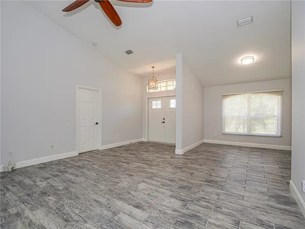 $3,500 | 725 23rd Avenue, Vero Beach, FL 32962