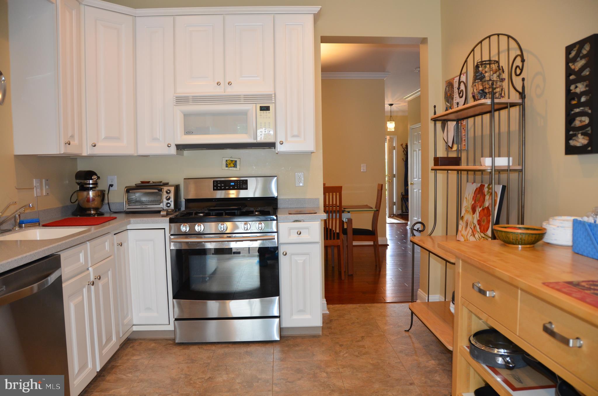 113 Warwick Road Princeton Junction, NJ 08550 - Photo 10 of 31 a kitchen with granite countertop a stove and a sink