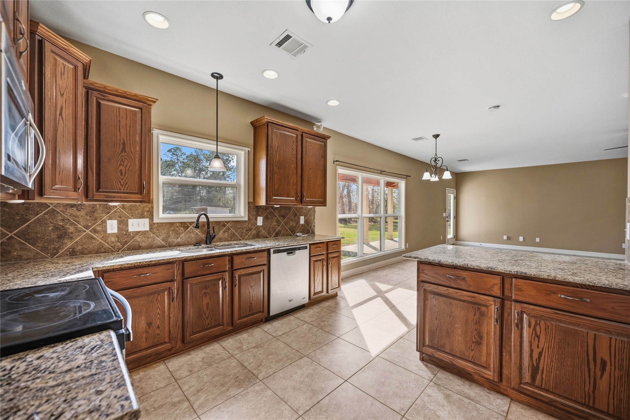 14620 Lyric Road Conroe, TX 77302 - Photo 8 of 33