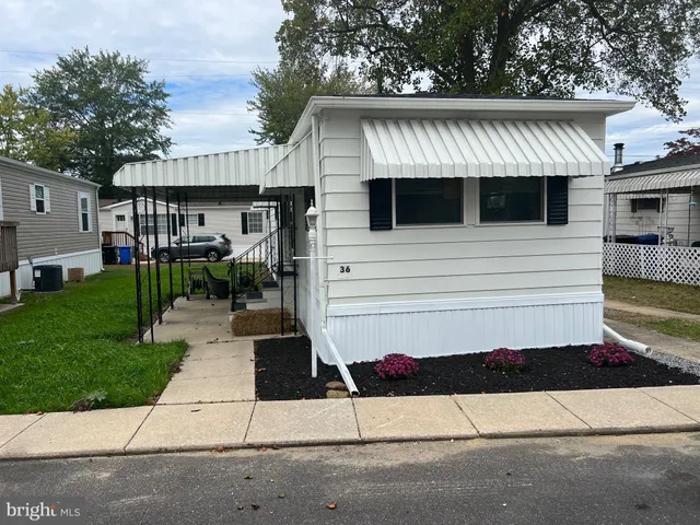 a view of house and entertaining space