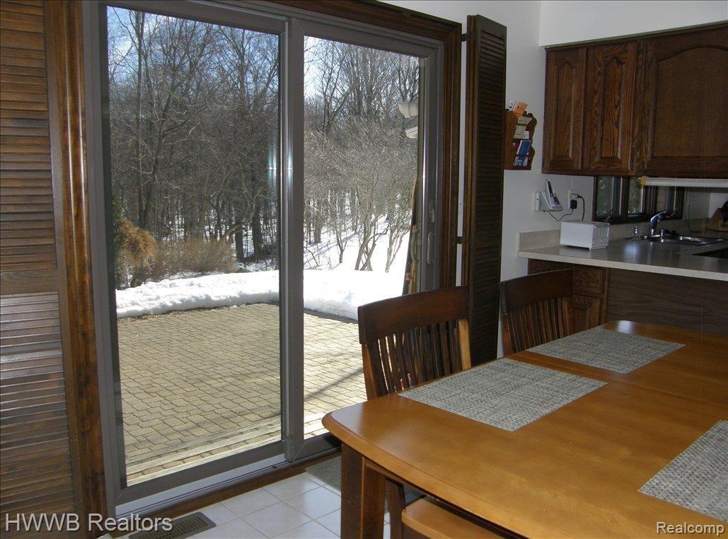 1514 Chevy Circuit Rochester, MI 48306 - Photo 9 of 24 Kitchen Eating Area