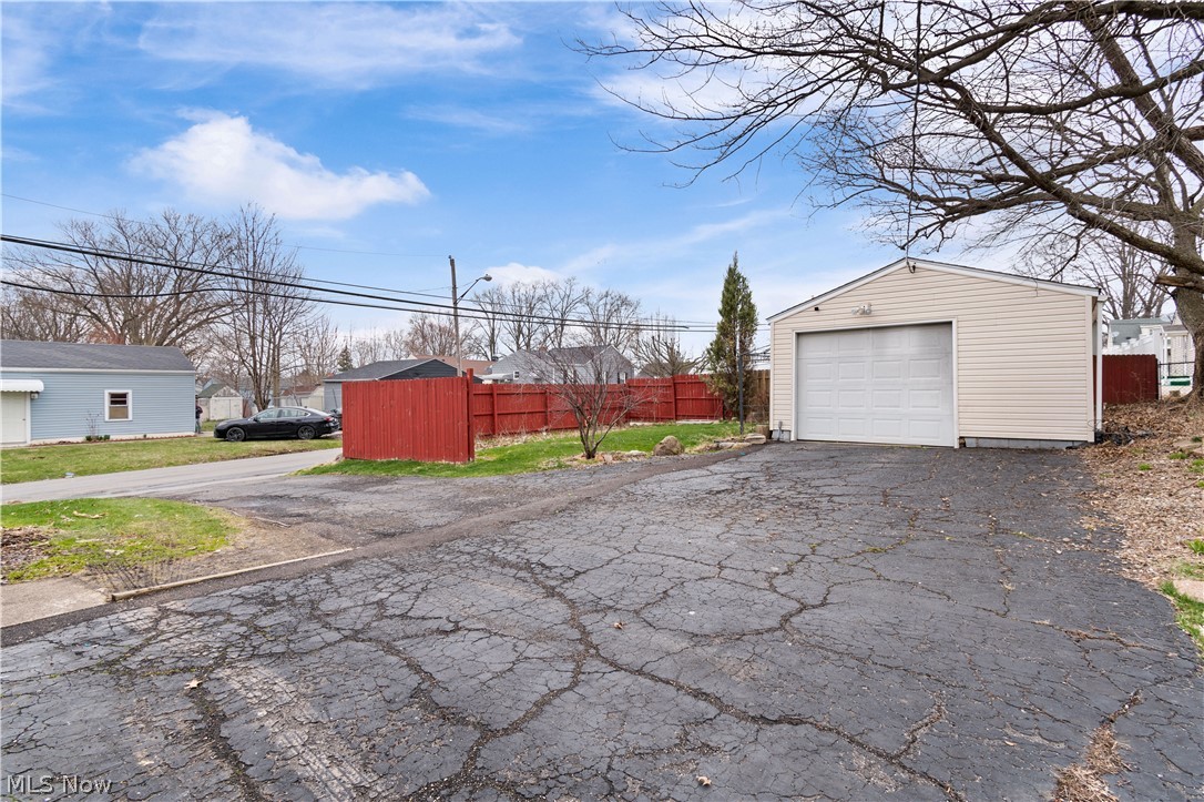 843 Reed Avenue Akron, OH 44306 - Photo 18 of 25 352 square foot garage