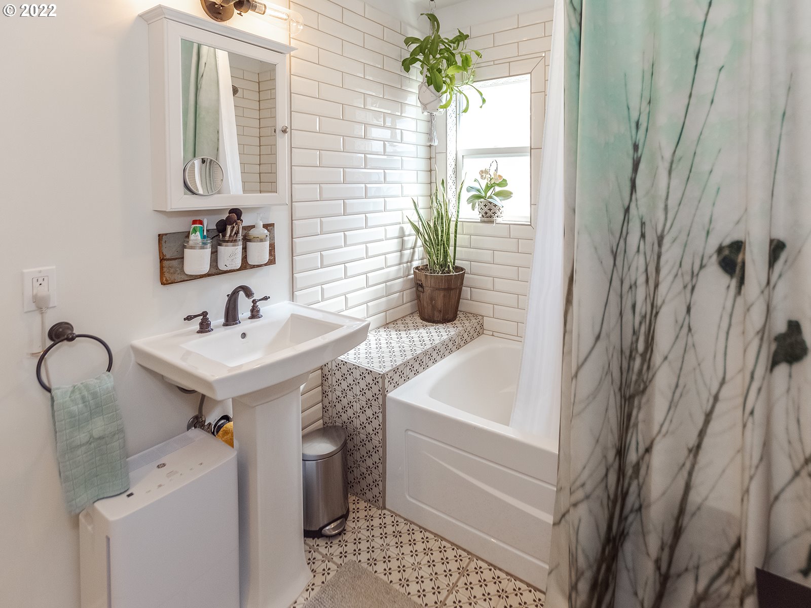 12670 Southwest 3rd Street Beaverton, OR 97005 - Photo 11 of 30 Bathroom