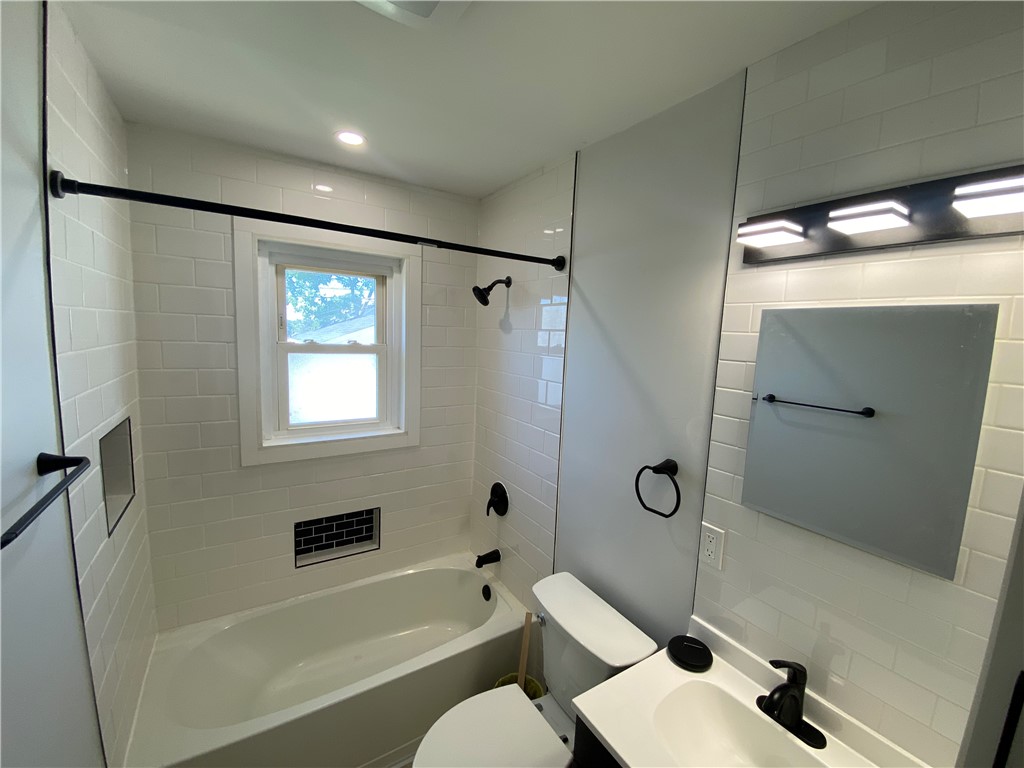 4037 Reading Road Dayton, OH 45420 - Photo 13 of 36
