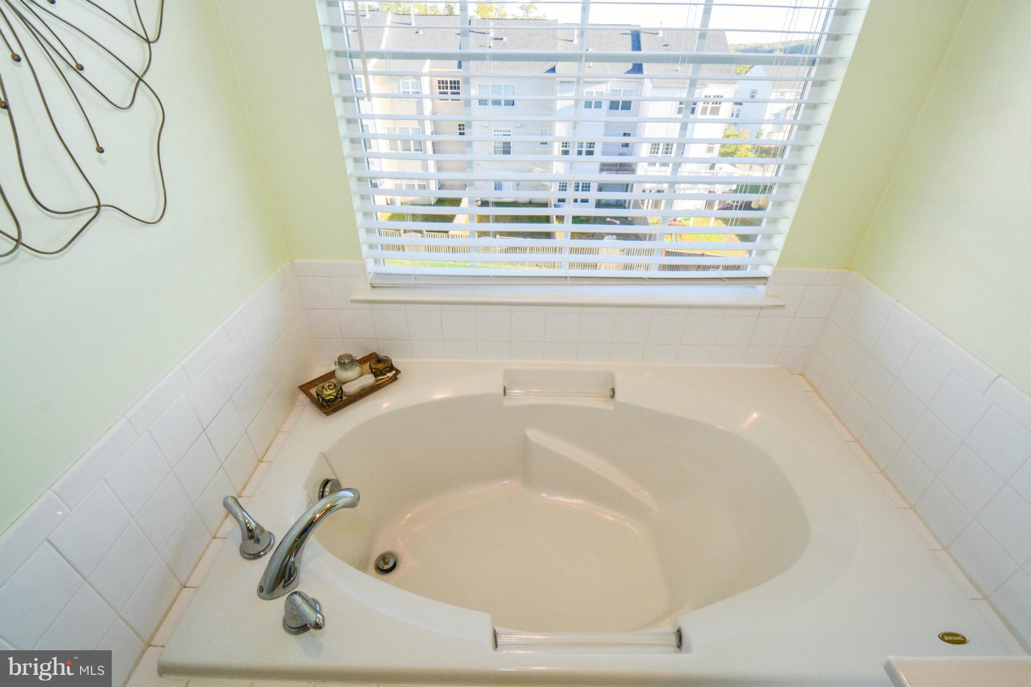 42 Short Branch Road Stafford, VA 22556 - Photo 17 of 26 a bathroom with a bathtub