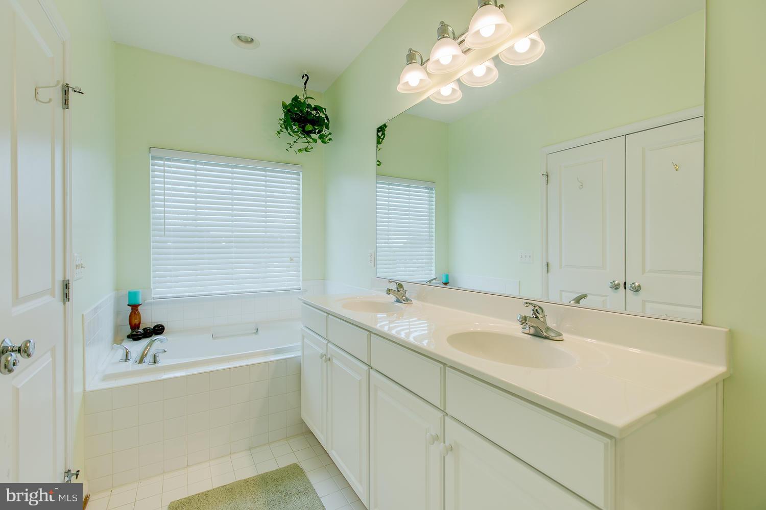 42 Short Branch Road Stafford, VA 22556 - Photo 18 of 26 a bathroom with a sink a bathtub and a mirror
