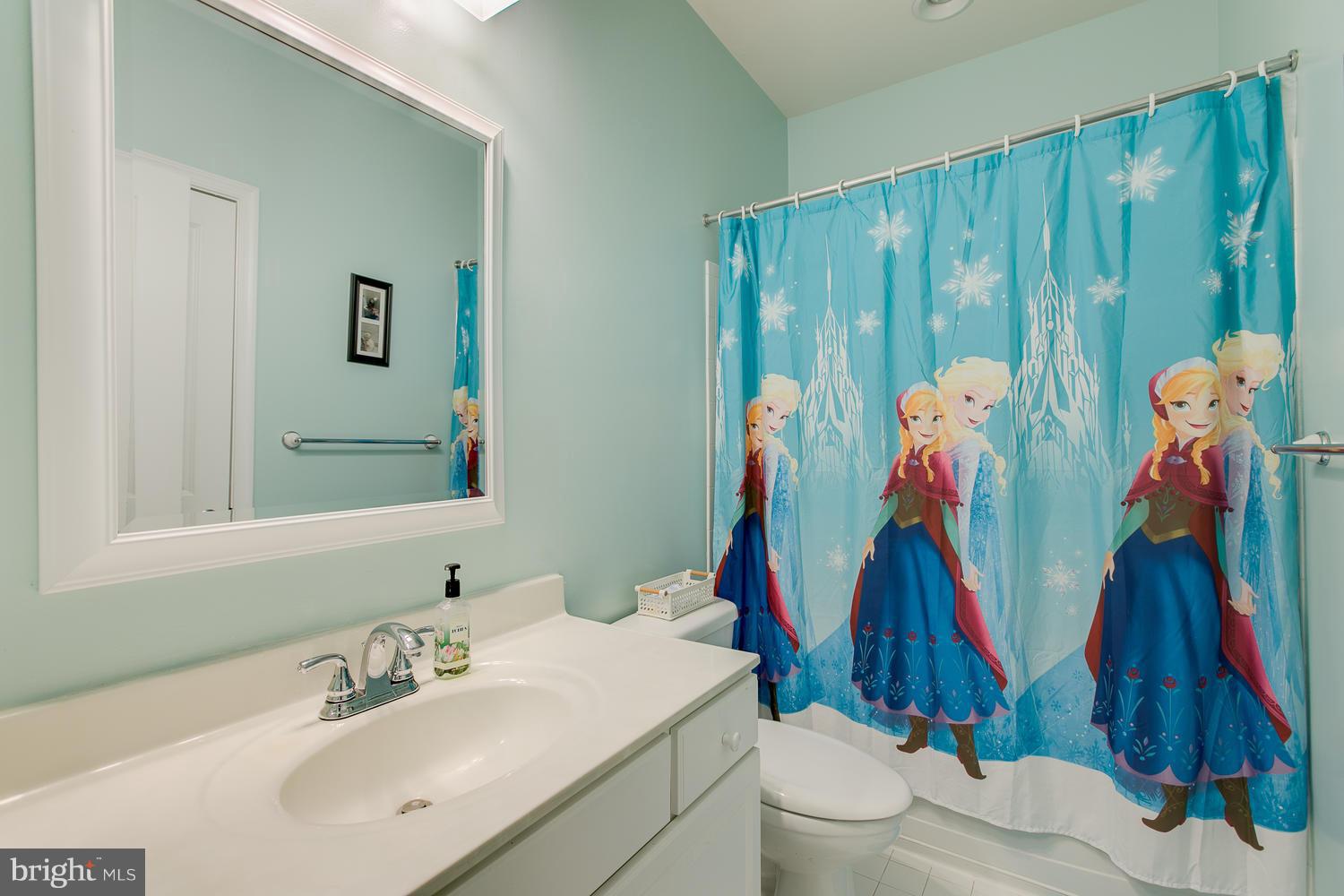 42 Short Branch Road Stafford, VA 22556 - Photo 21 of 26 a bathroom with a toilet sink and tub