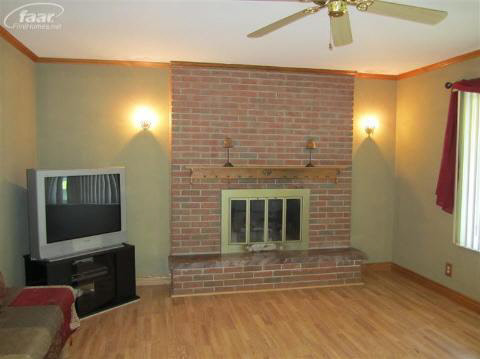 393 North Elm Grove Road Lapeer, MI 48446 - Photo 10 of 13 20226092-9.JPG