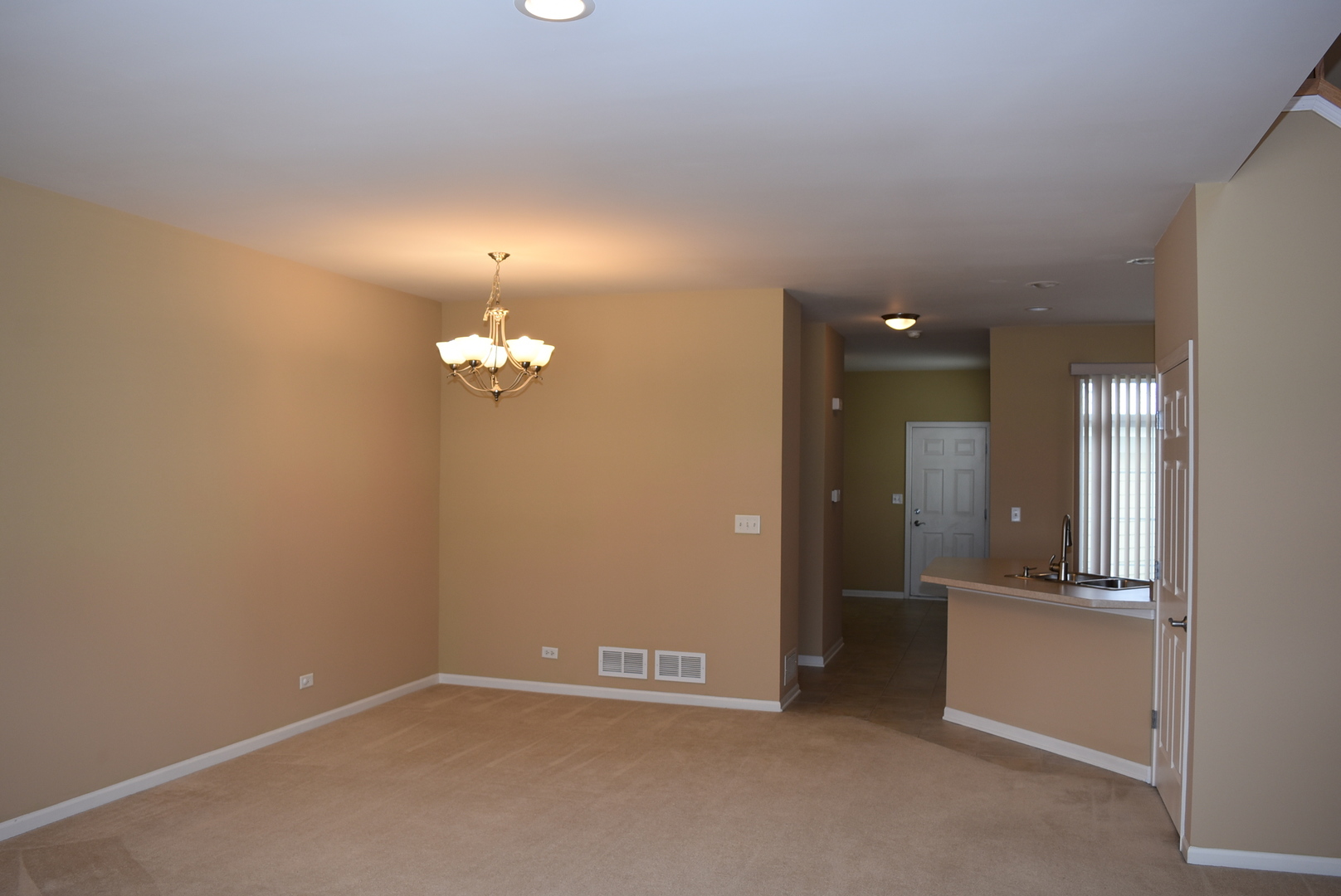 1848 Keystone Place Schaumburg, IL 60193 - Photo 5 of 19