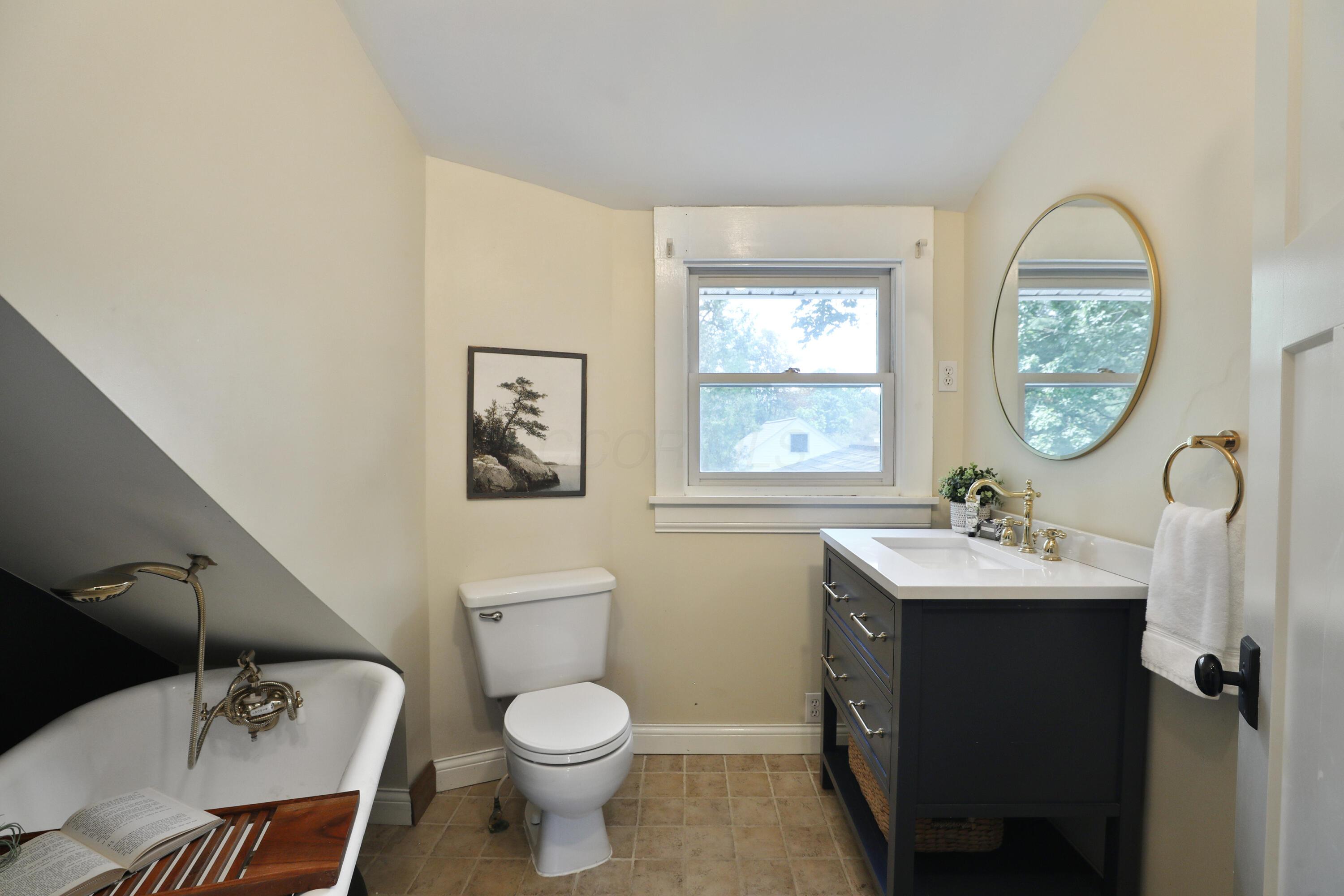 6012 Linworth Road Columbus, OH 43085 - Photo 31 of 53 Second Floor Full Bath