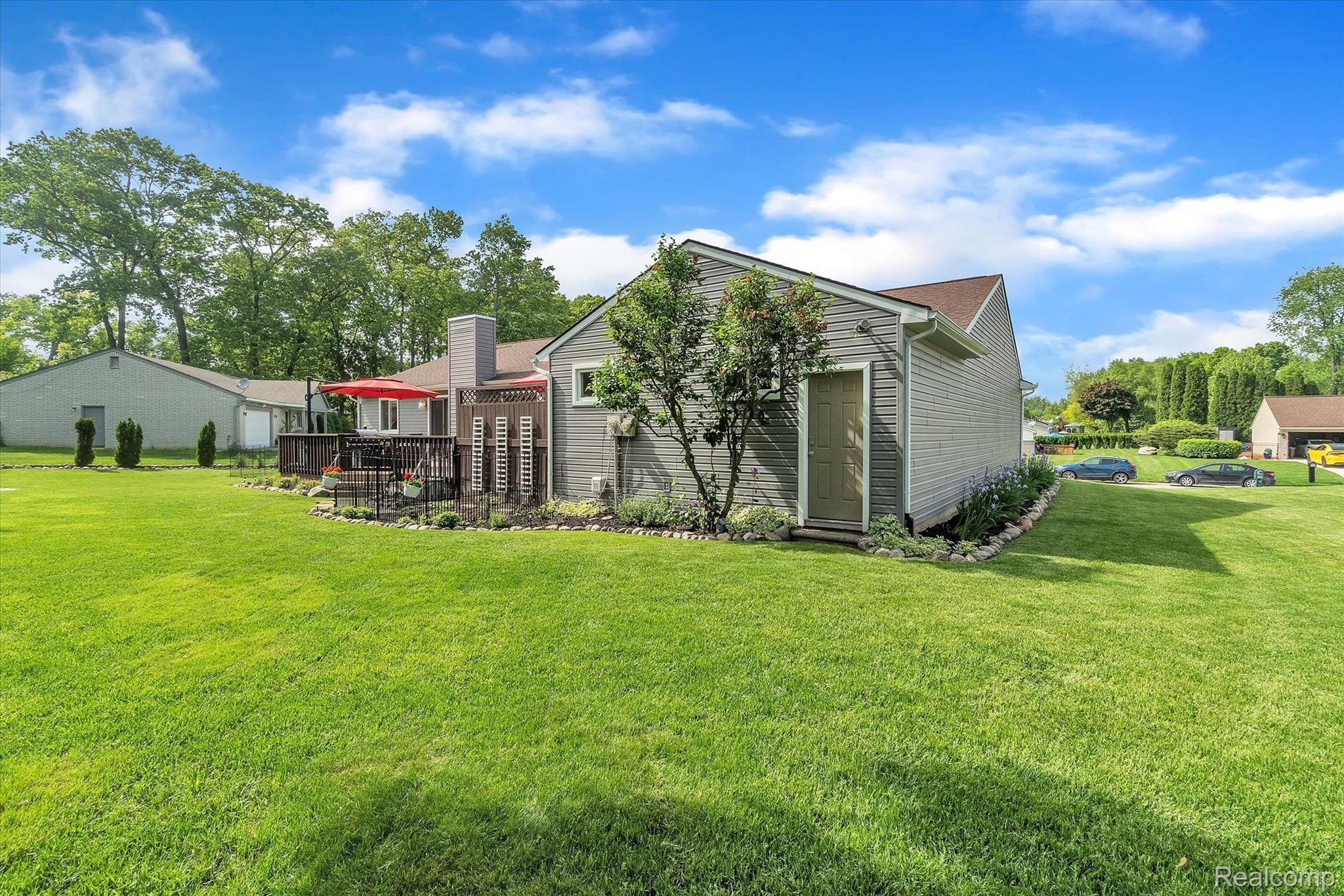 599 Ridge Road Walled Lake, MI 48390 - Photo 39 of 42 Gallery Image 39