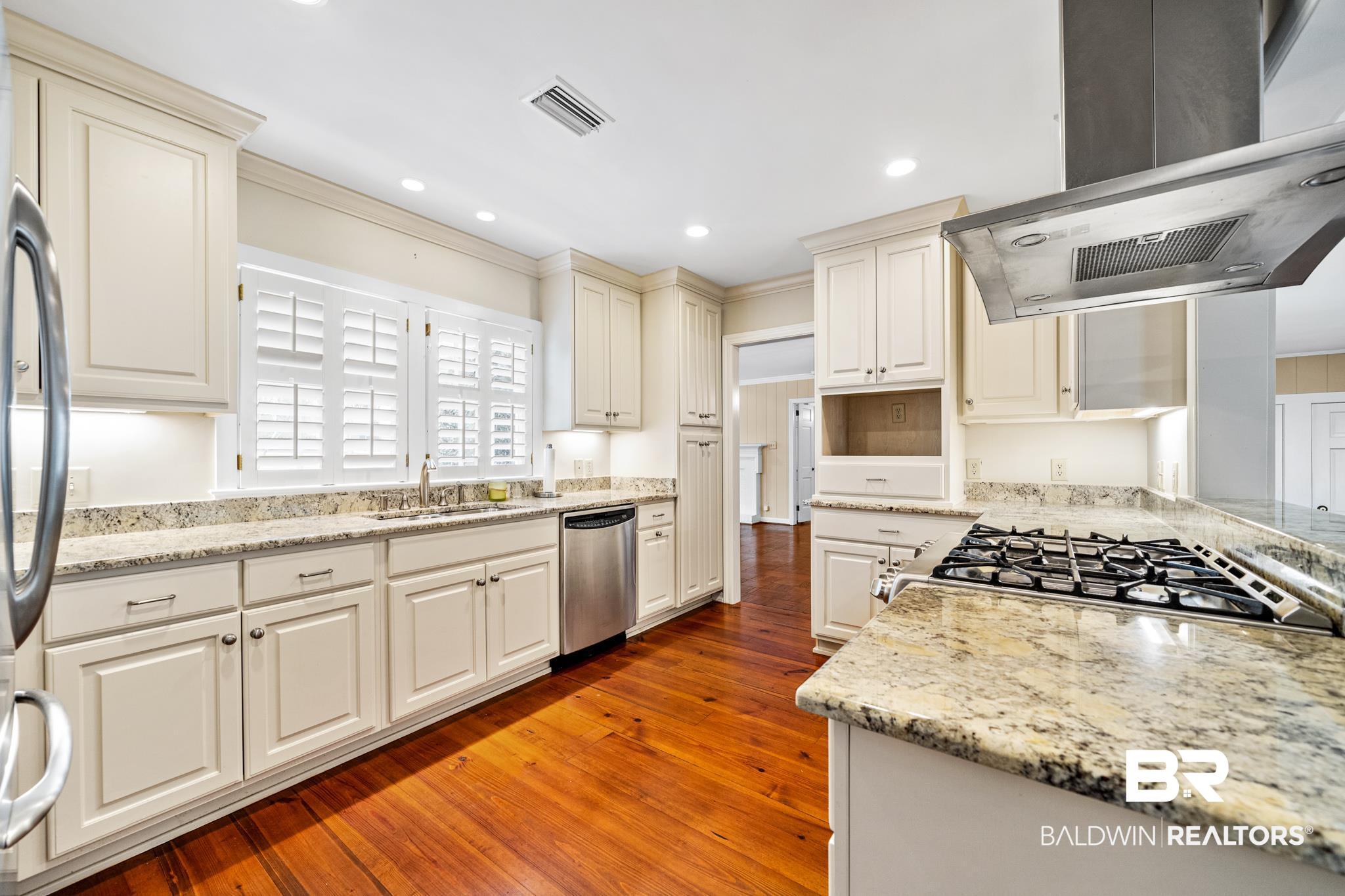 420 Byron Avenue East Mobile, AL 36609 - Photo 6 of 38