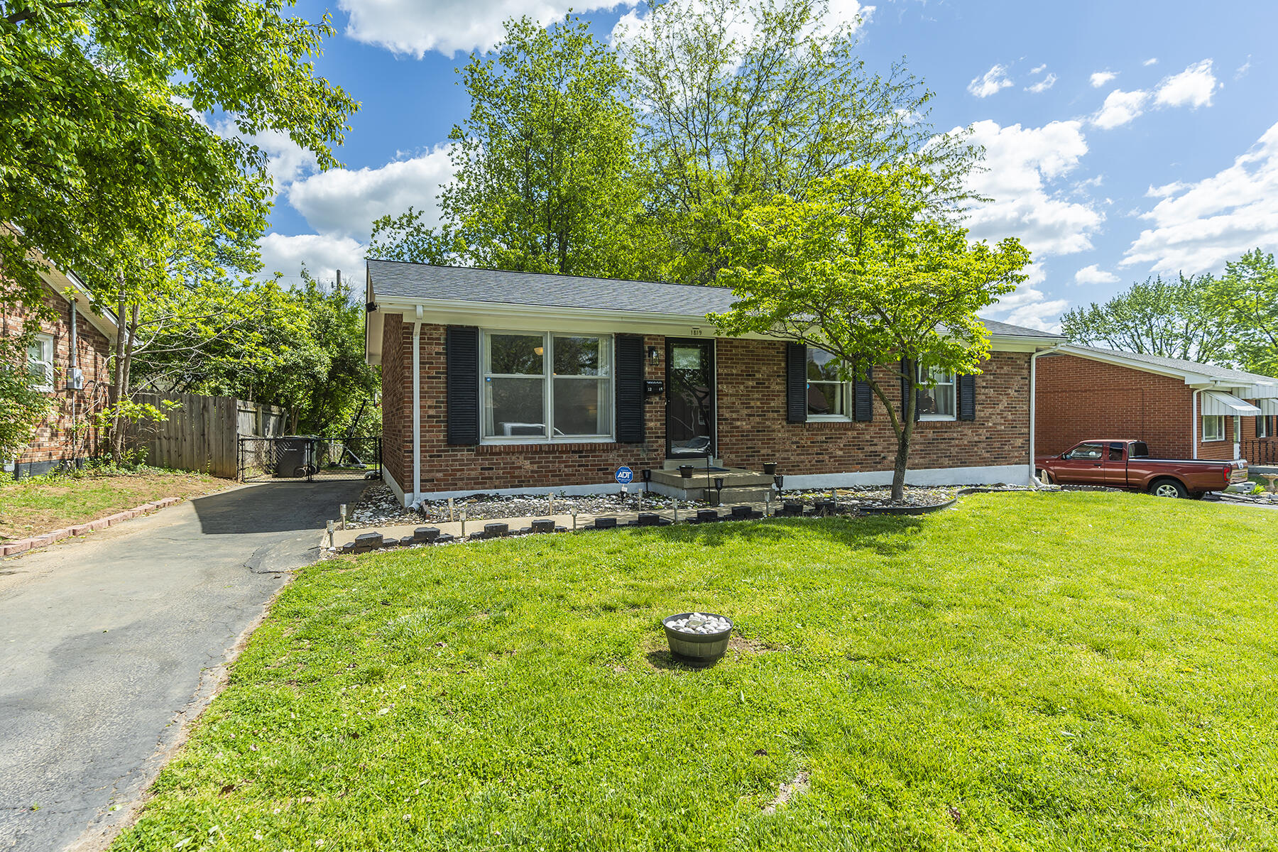 1819 Raleigh Road Lexington, KY 40505 - Photo 2 of 27 1819raliegh02 copy
