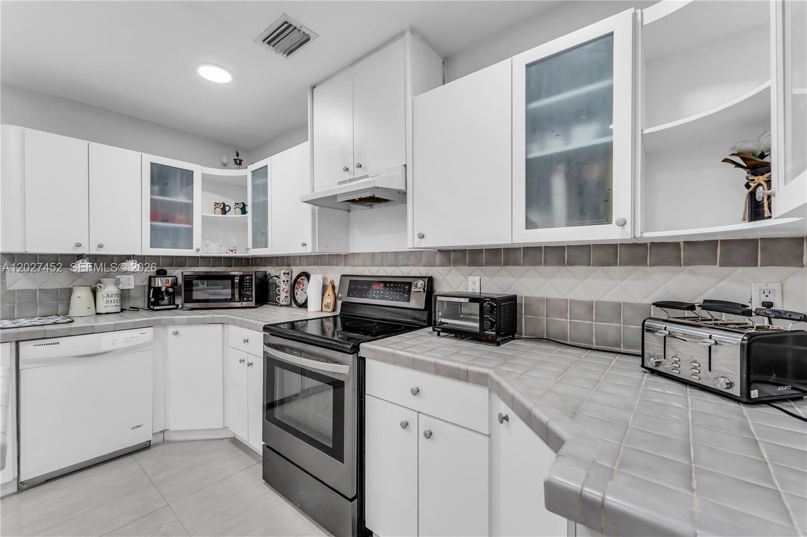 6284 Southwest 26th Street Miami, FL 33155 - Photo 28 of 74