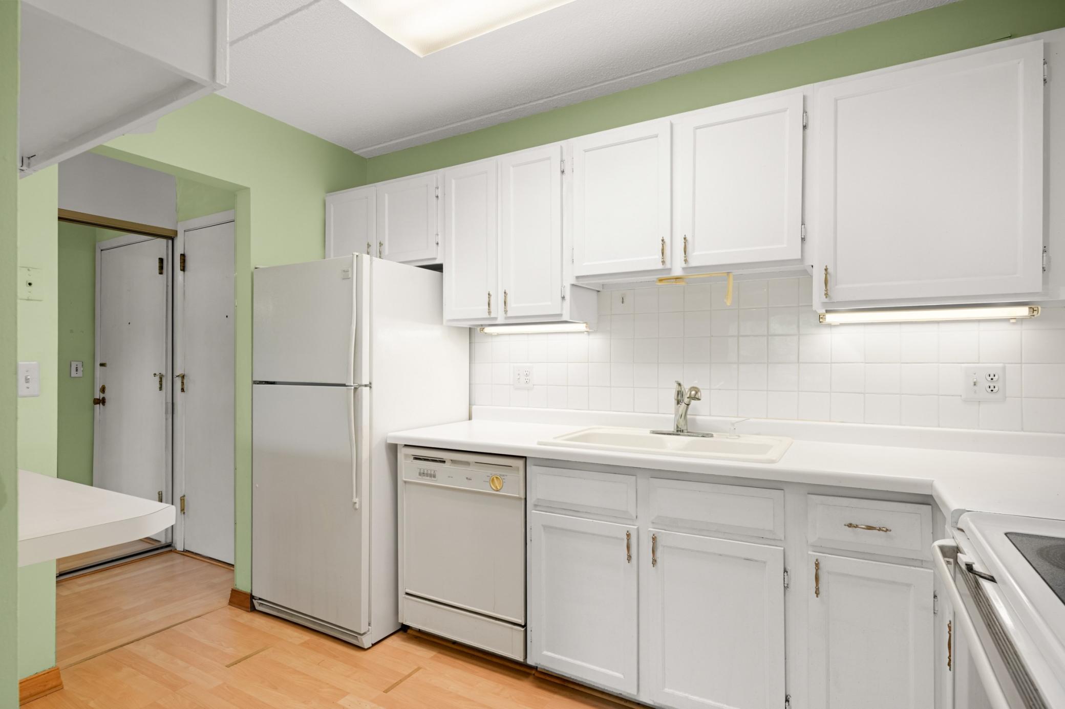10501 Cedar Lk Road South, Unit 413 Hopkins, MN 55305 - Photo 18 of 30