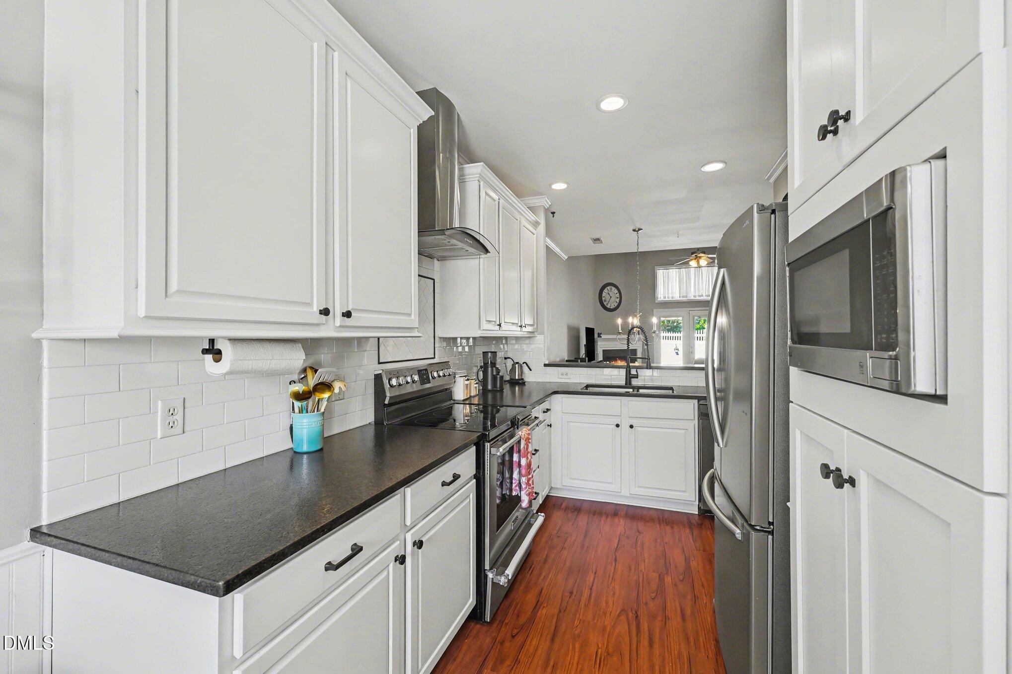 2532 Asher View Court Raleigh, NC 27606 - Photo 6 of 31 file_9855