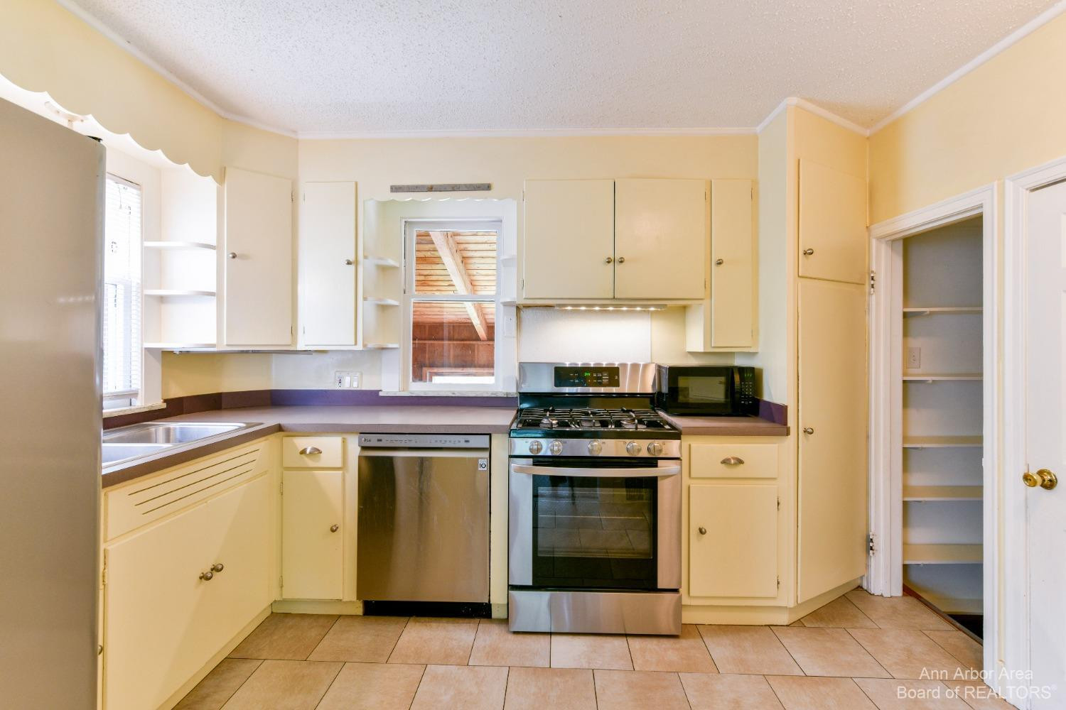 1082 Ferdon Road Ann Arbor, MI 48104 - Photo 11 of 45 Photo 11