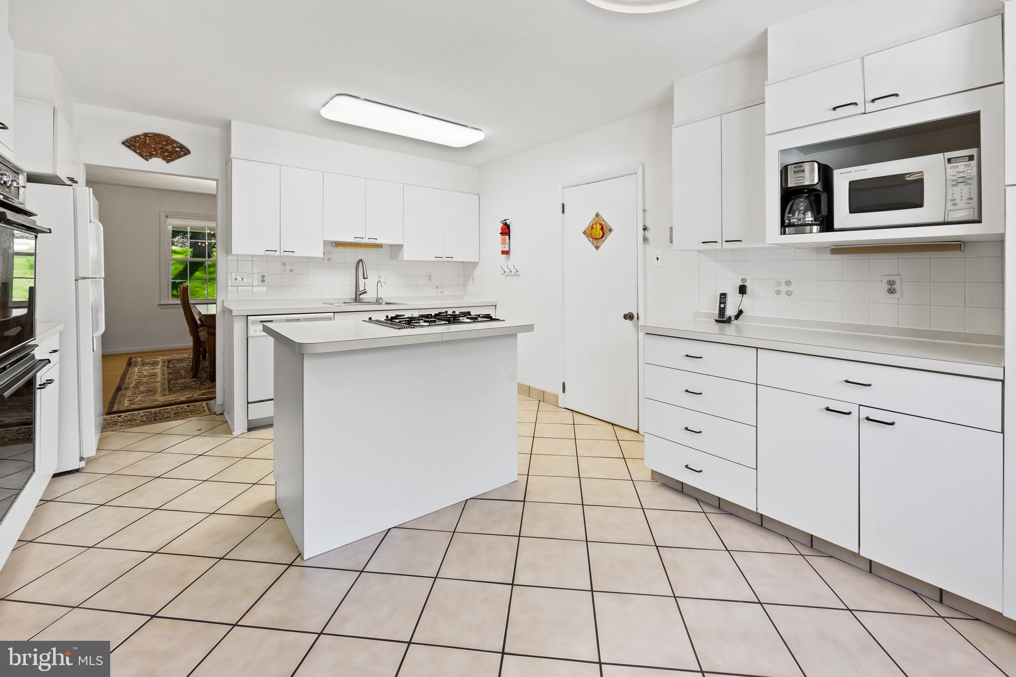 320 Arden Road Conshohocken, PA 19428 - Photo 8 of 30 Gallery Image 8