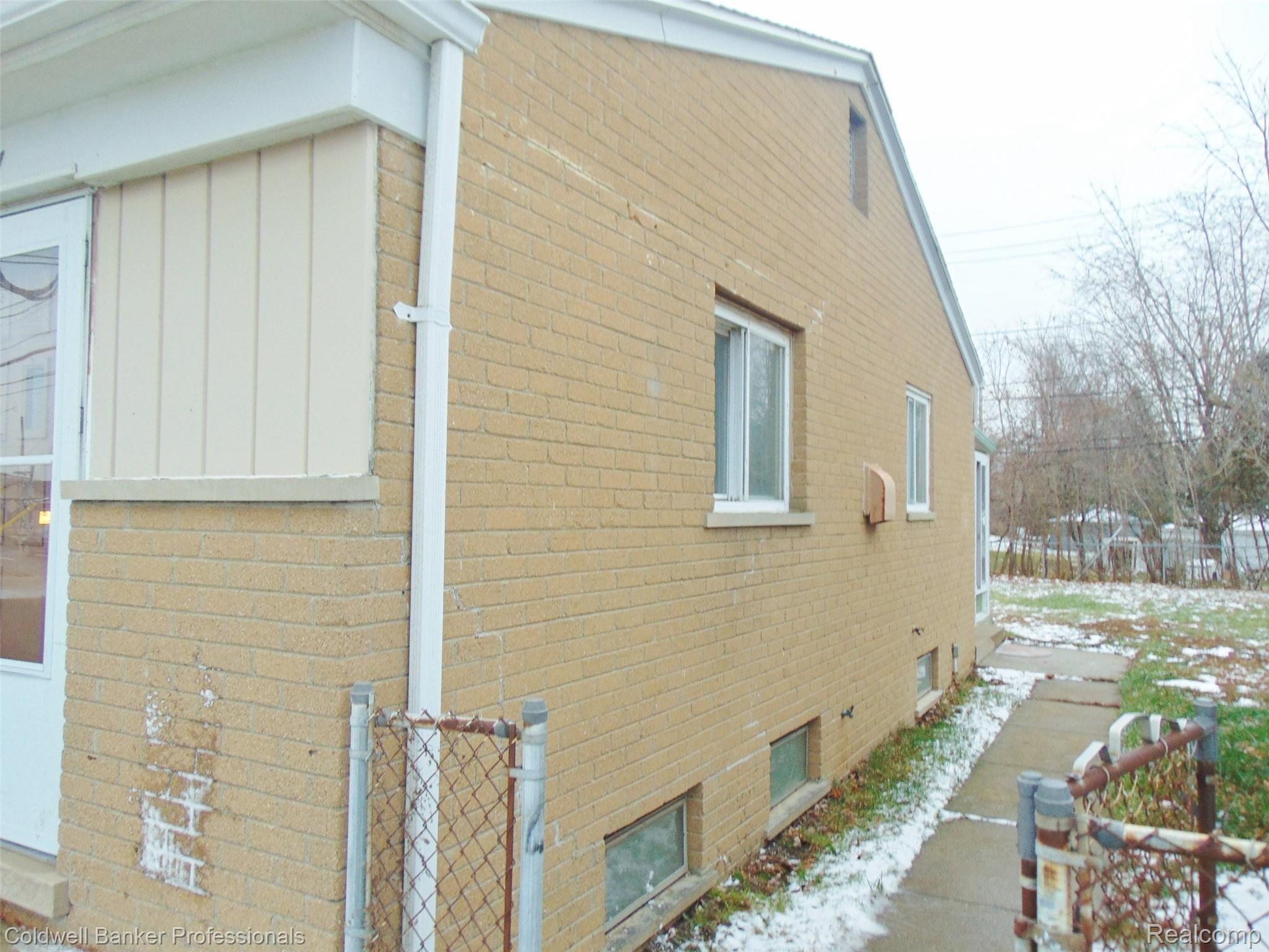 147 West Tienken Road Rochester, MI 48306 - Photo 10 of 49 side view
