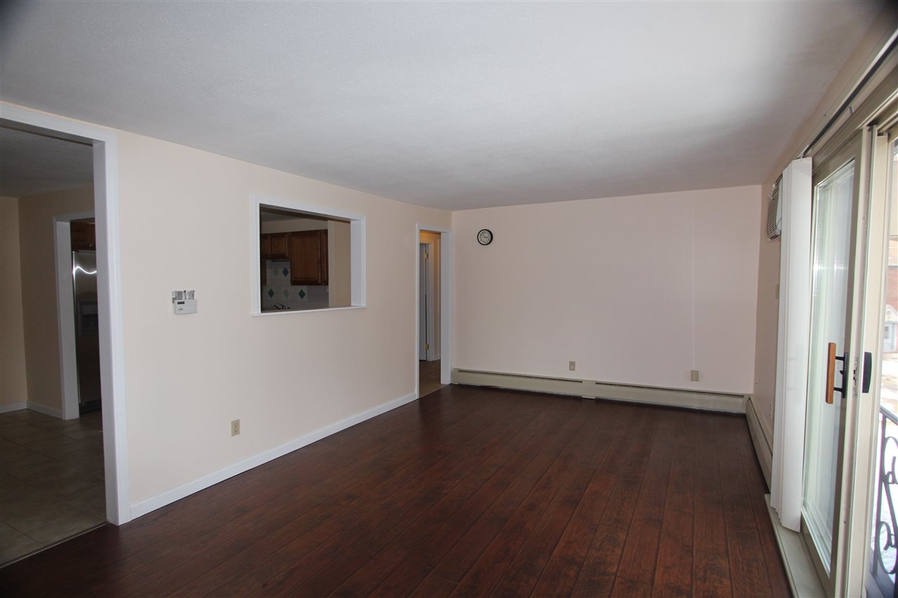 132 English Village Road, Unit 301 Manchester, NH 03102 - Photo 2 of 14