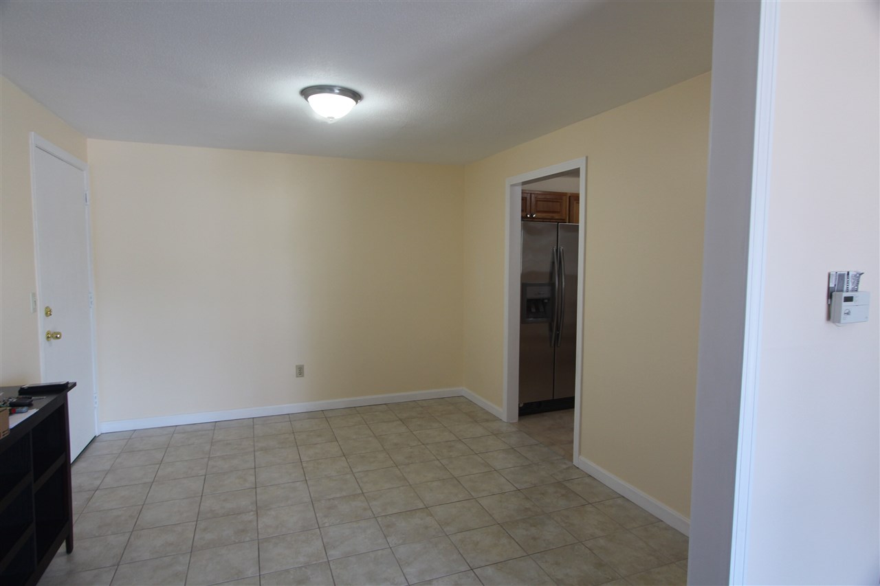 132 English Village Road, Unit 301 Manchester, NH 03102 - Photo 4 of 14