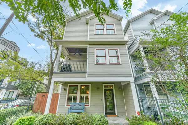 $608,000 | 240 East Woodland Street, Houston, TX 77009
