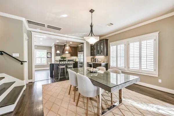 $608,000 | 240 East Woodland Street, Houston, TX 77009