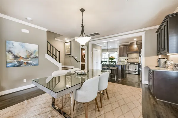 $608,000 | 240 East Woodland Street, Houston, TX 77009
