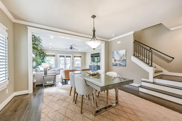 $608,000 | 240 East Woodland Street, Houston, TX 77009