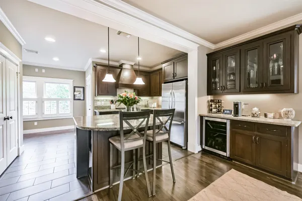 $608,000 | 240 East Woodland Street, Houston, TX 77009