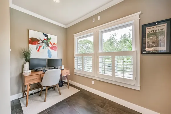 $608,000 | 240 East Woodland Street, Houston, TX 77009