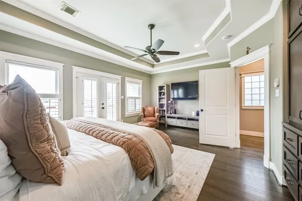 $608,000 | 240 East Woodland Street, Houston, TX 77009