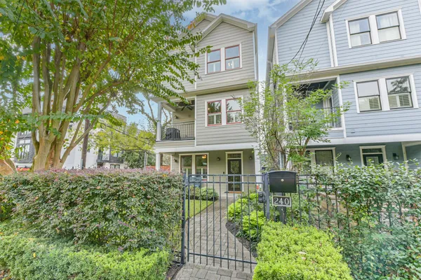 $608,000 | 240 East Woodland Street, Houston, TX 77009