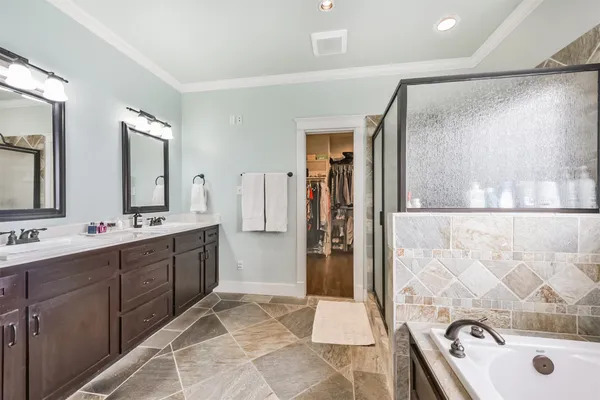 $608,000 | 240 East Woodland Street, Houston, TX 77009