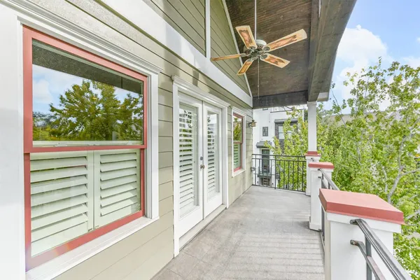 $608,000 | 240 East Woodland Street, Houston, TX 77009