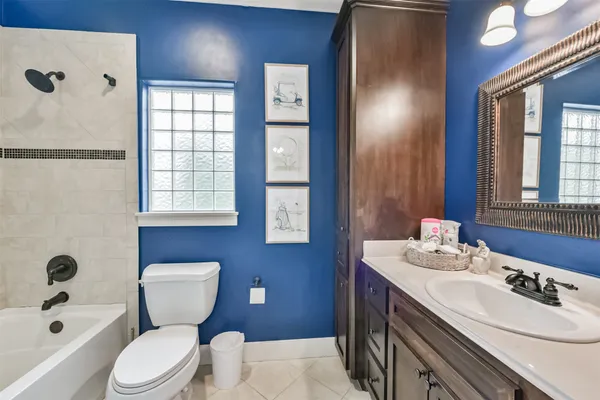 $608,000 | 240 East Woodland Street, Houston, TX 77009